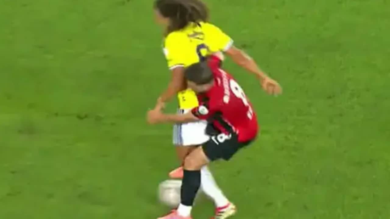 Foto - Fenerbahçeliler iki pozisyonda penaltı beklemişti: Hakem yorumcuları bakın ne dedi!
