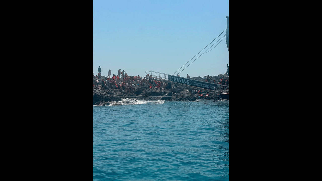 Foto - Fethiye Ölüdeniz'de korku dolu anlar! 100 yolculu gezi teknesi su almaya başladı!