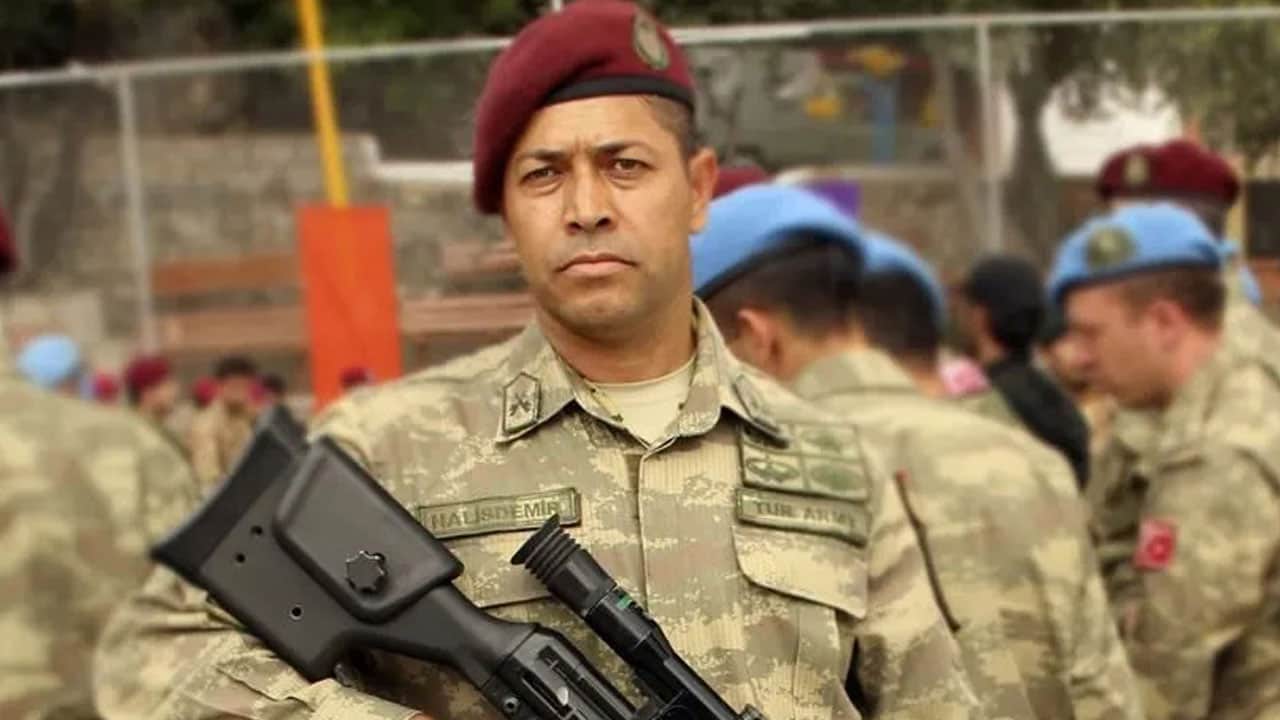 Foto - Filistinli sanatçılar duvara resmini çizdi! Gazze enkazında Ömer Halisdemir’e vefa