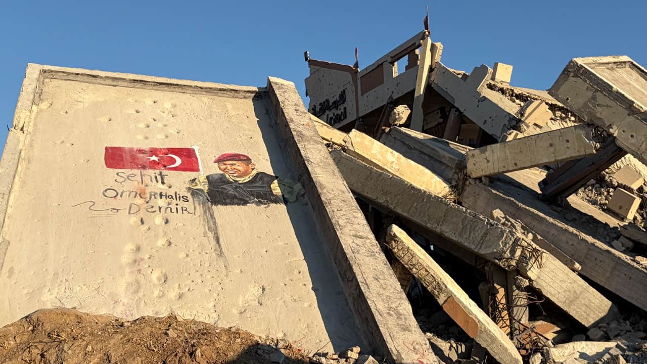 Foto - Filistinli sanatçılar duvara resmini çizdi! Gazze enkazında Ömer Halisdemir’e vefa