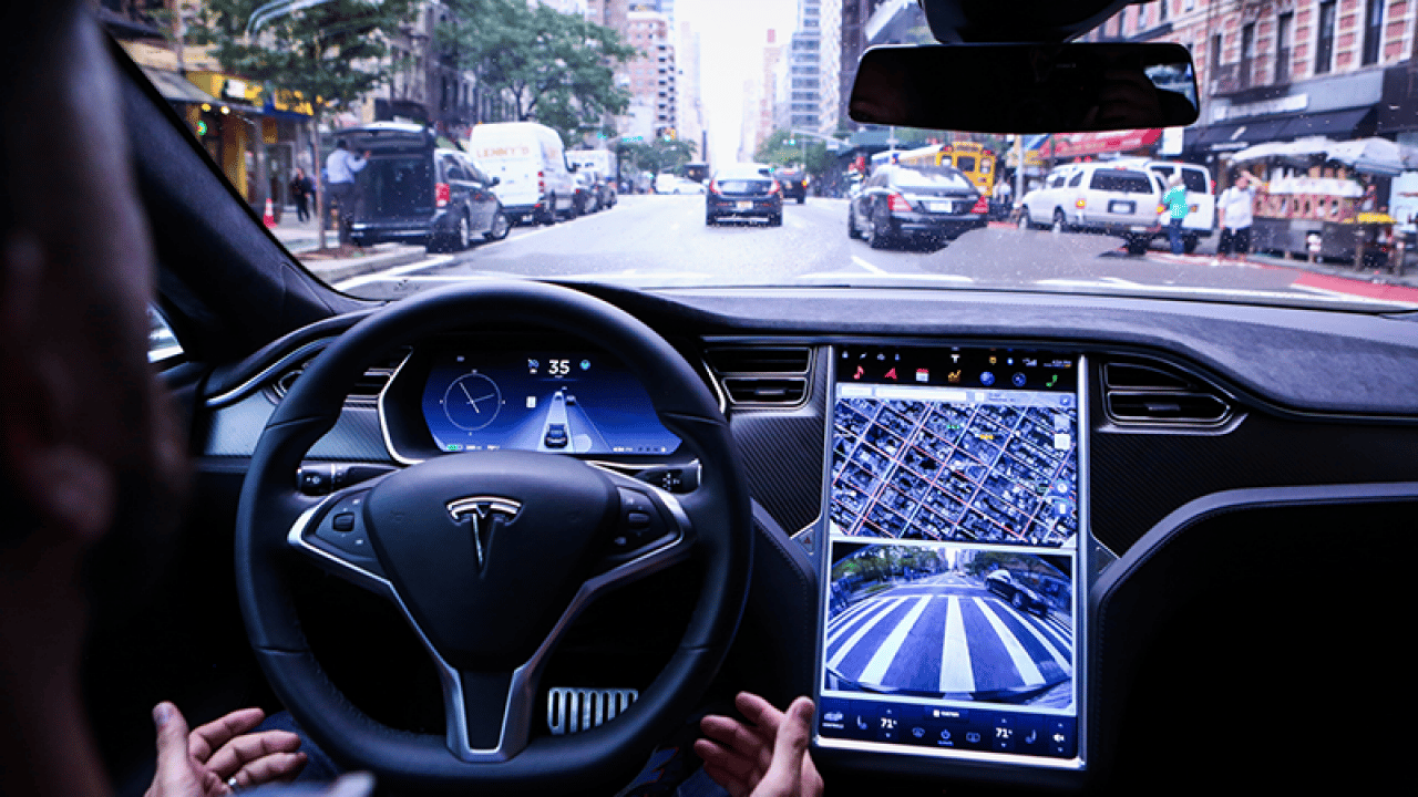 Foto - FSD açıkken karşı şeride geçen Tesla çarpışmanın ardından ikiye ayrıldı