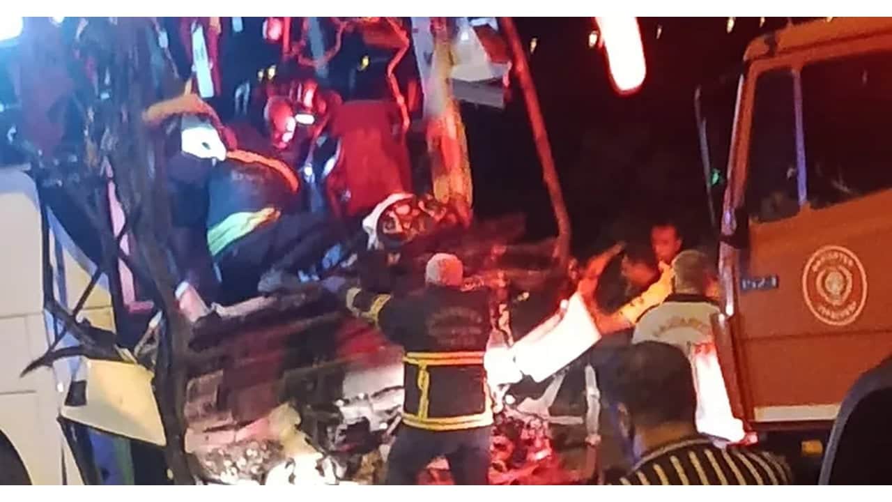Foto - Gaziantep’te can pazarı! Yolcu otobüsü tırla çarpıştı, ortalık kan gölüne döndü 