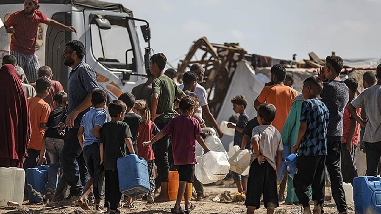 Foto - Gazze'deki Hükümet Medya Ofisi: Vatandaşlar aç, susuz! Alçak İsrail sınır tanımıyor böyle vicdansızlık olmaz! 