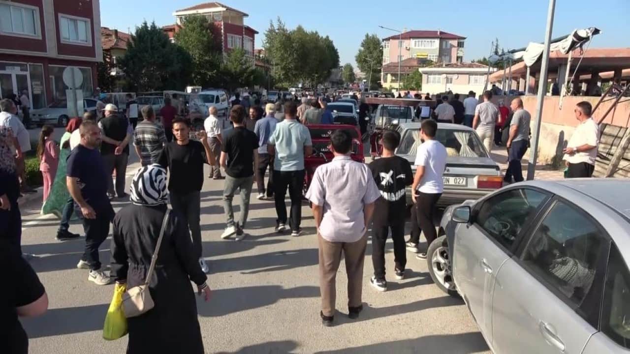 Foto - Genç çiftçi kuralı bozmadı Her sene tonlarca patatesi halka bedava dağıtıyor