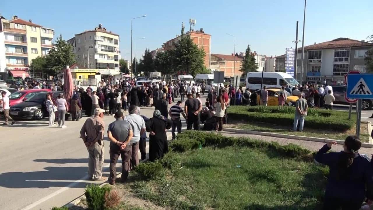 Foto - Genç çiftçi kuralı bozmadı Her sene tonlarca patatesi halka bedava dağıtıyor