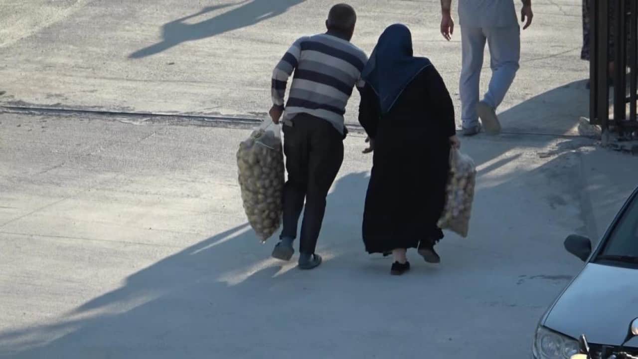 Foto - Genç çiftçi kuralı bozmadı Her sene tonlarca patatesi halka bedava dağıtıyor