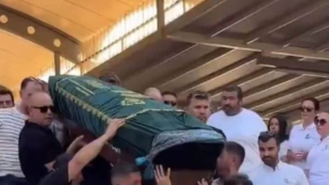 Foto - Gerçekten yazık! Ünlü spiker Erhan Çelik’ten, genç yaşta ölen doktor eşine büyük vefasızlık