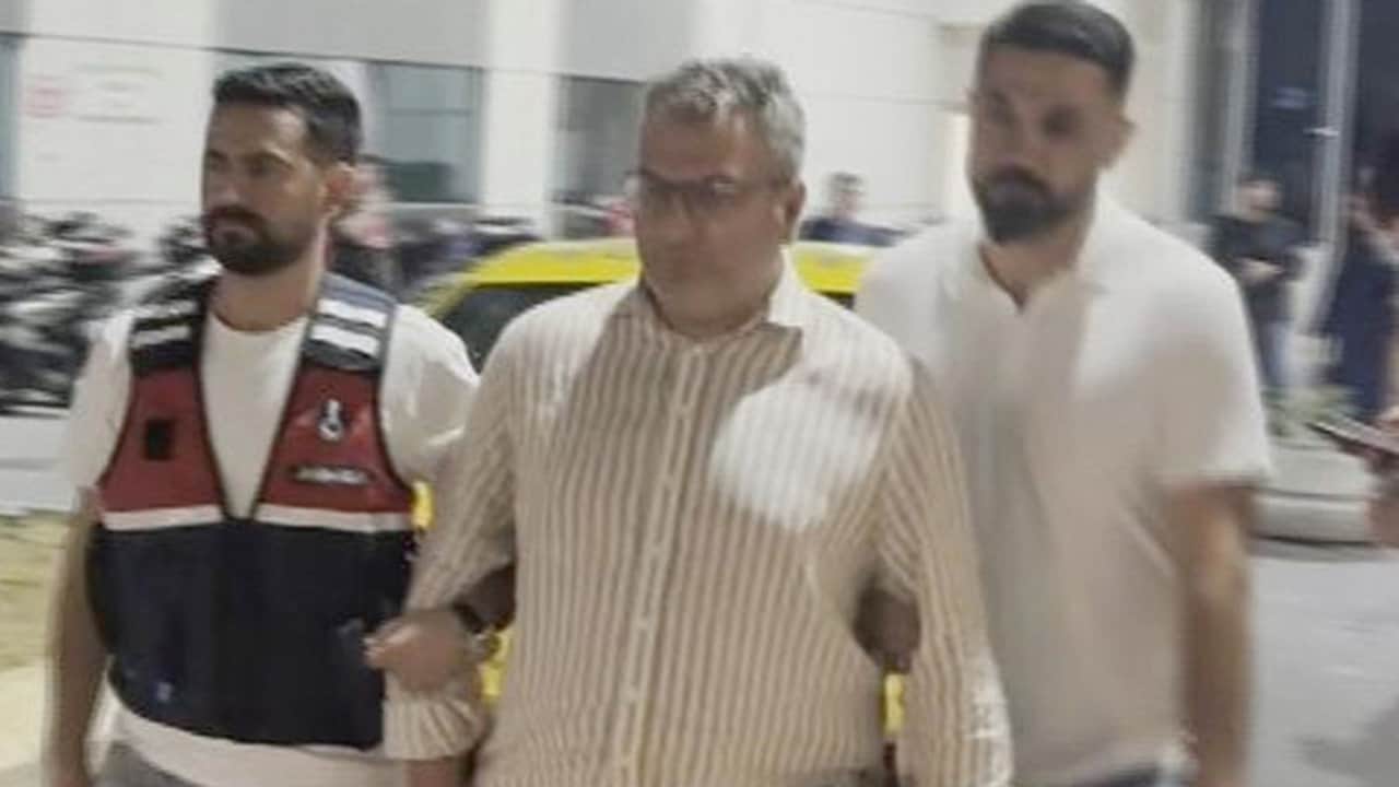 Foto - Gizli tanıktan, tutuklanan Cem Küçük hakkında dumura uğratan iddia: Telefonu kulağına götürüp bunu yapıyordu