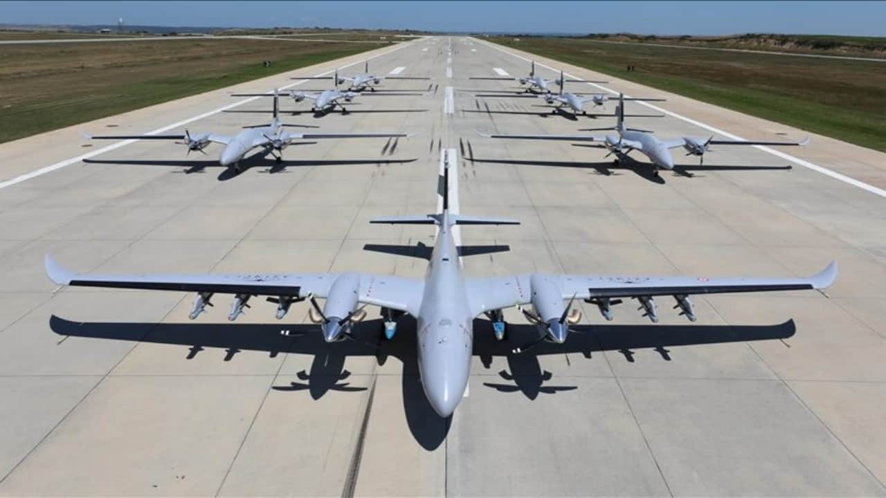 Foto - Göklerin yeni kralı imzasını attı! AKINCI TİHA, o ülkede Çin yapımı hava savunma sistemini tek atışla avladı