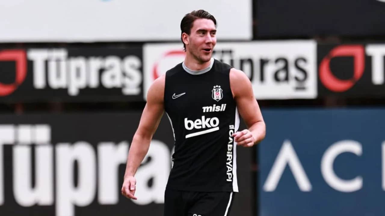 Gözler ondaydı! Vlahovic ilk antrenmanına çıktı