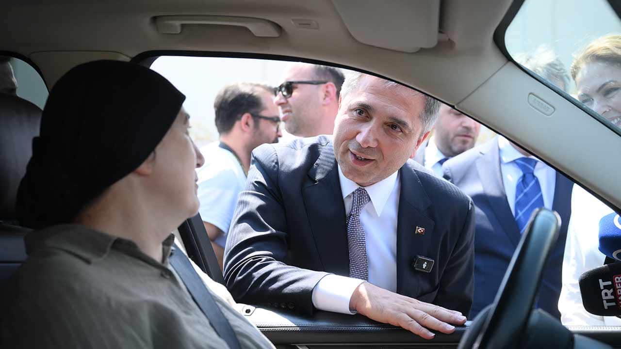 Foto - Gurbetçiler baba ocağını hüzünle terk ediyor… Başkan Erdoğan’ın selamıyla uğurlandılar