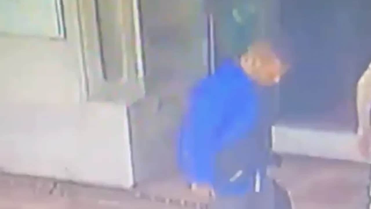 Foto - Güvenlik kamerasına saniye saniye yansıdı! Namaz kılarken başına gelene inanamadı
