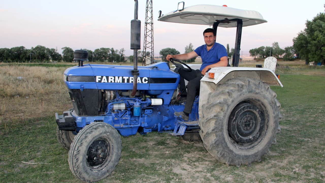 Foto - "Hangimiz daha iyi şoförüz?" tartışması yarışa dönüştü! Traktörlerle kıyasıya kapıştılar