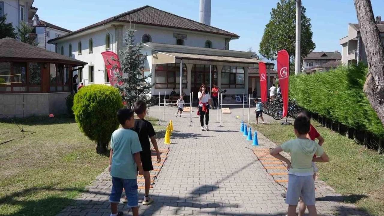 Foto - ‘Hareket Camide’ dediler, binlerce çocuk camilere akın etti