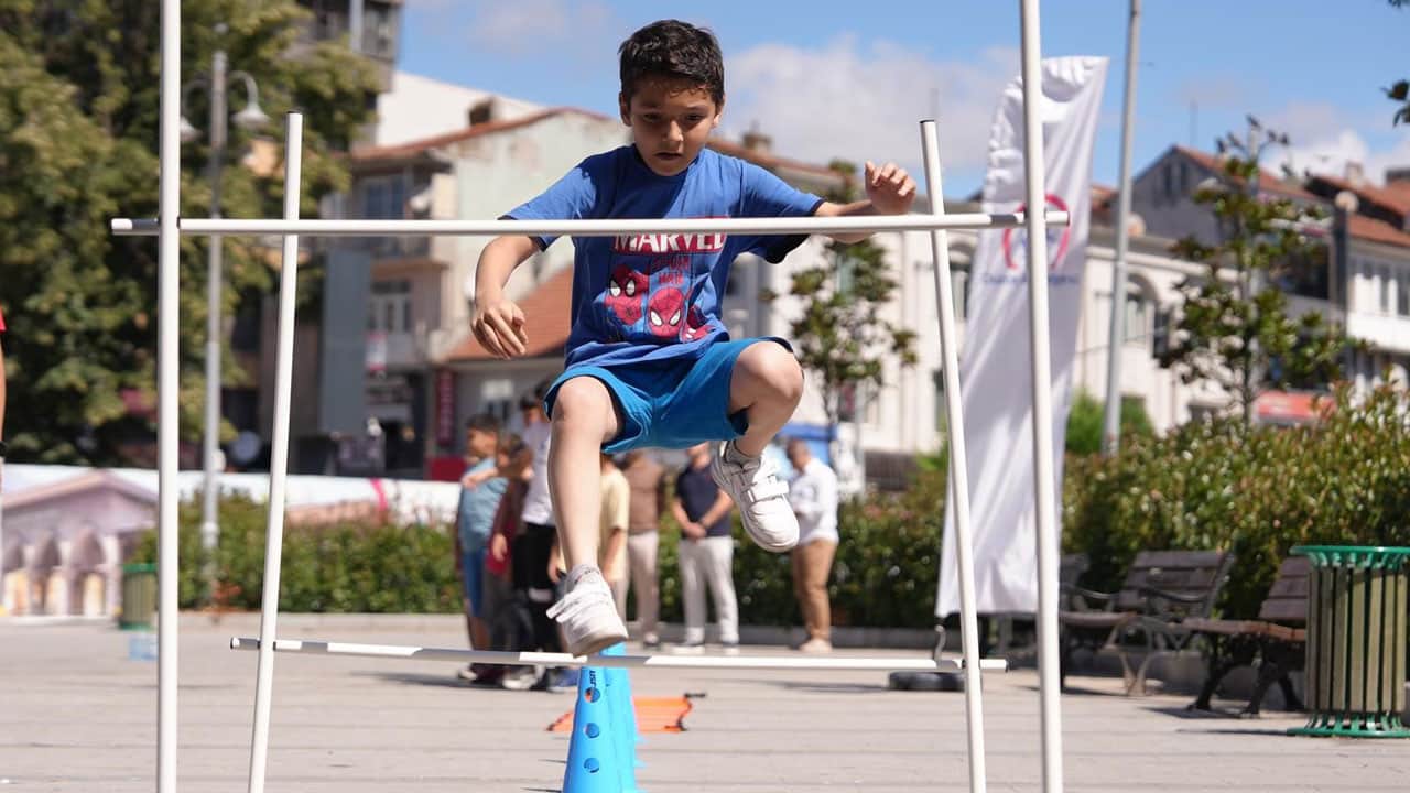 Foto - ‘Hareket Camide’ dediler, binlerce çocuk camilere akın etti
