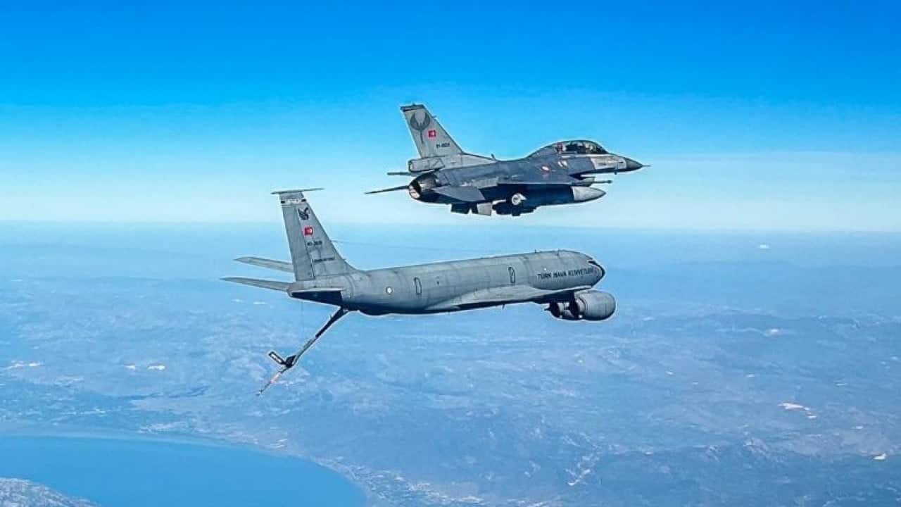 Foto - Hareketli saatler: İHA'lar hava sahasına girdi, Türk savaş uçakları peş peşe acil kalkış yaptı