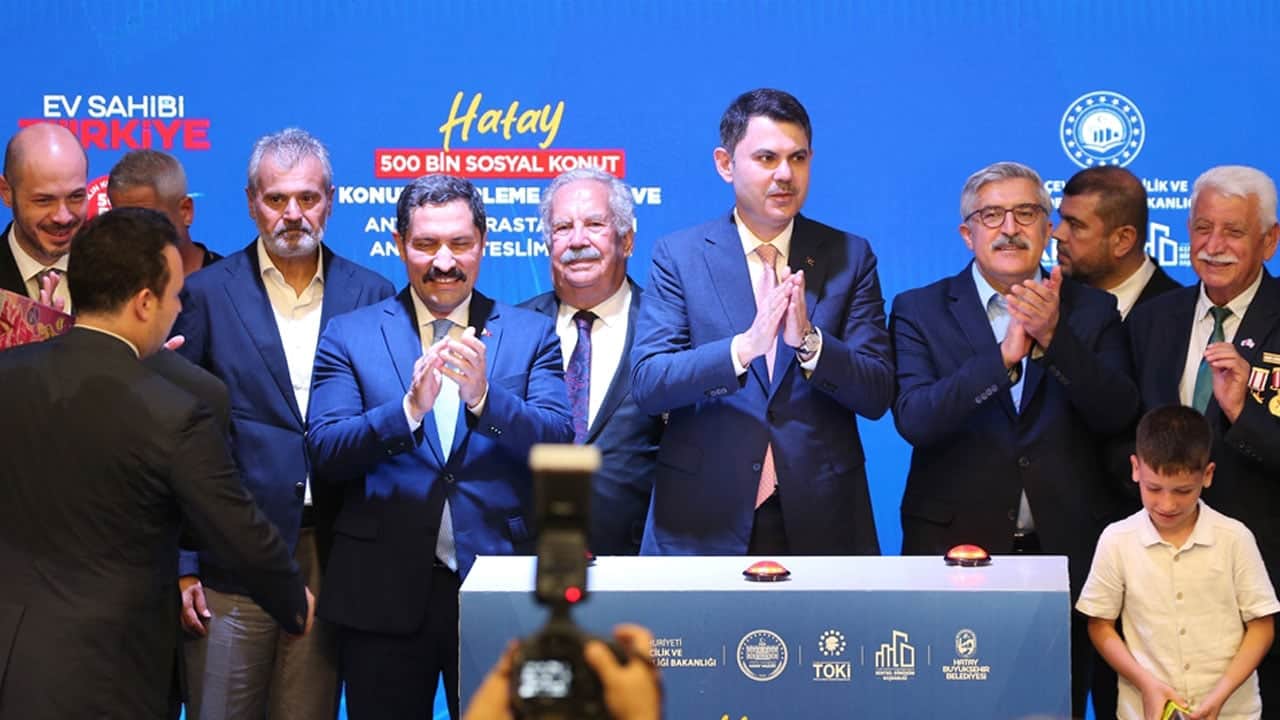 Foto - Hatay'da dar gelirliler için 8 bin 500 konutun kuraları çekildi! Bakan Kurum: Devlet yönetmek sosyal medya şovuna benzemez