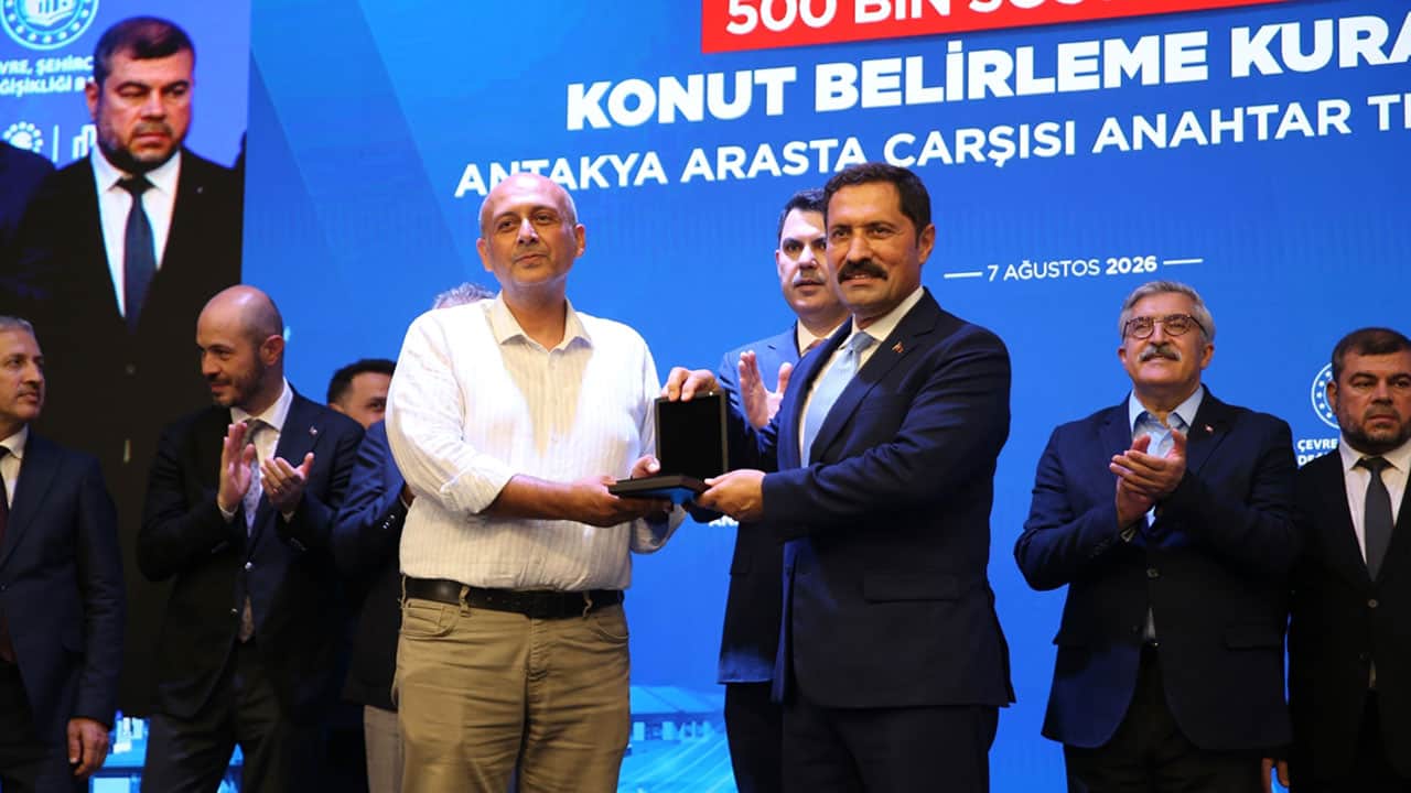Foto - Hatay'da dar gelirliler için 8 bin 500 konutun kuraları çekildi! Bakan Kurum: Devlet yönetmek sosyal medya şovuna benzemez