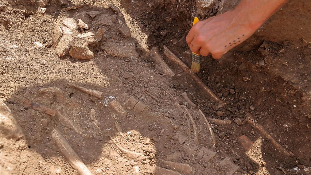 Foto - Hattuşa'da kazılar sürüyor! 2 bin 300 yıllık yeni mezarlar bulundu