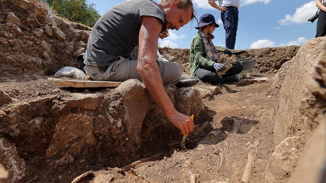 Foto - Hattuşa'da kazılar sürüyor! 2 bin 300 yıllık yeni mezarlar bulundu