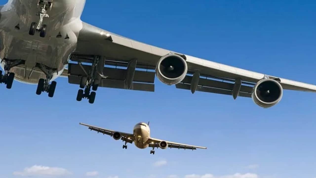 Hava trafik kontrolünün dikkati faciayı önledi: Aynı kodu taşıyan iki uçak havada çarpışacaktı