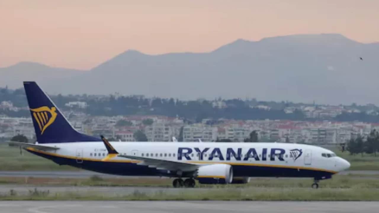 Havada kabus dolu anlar: Uçağın motor pervanesi koptu