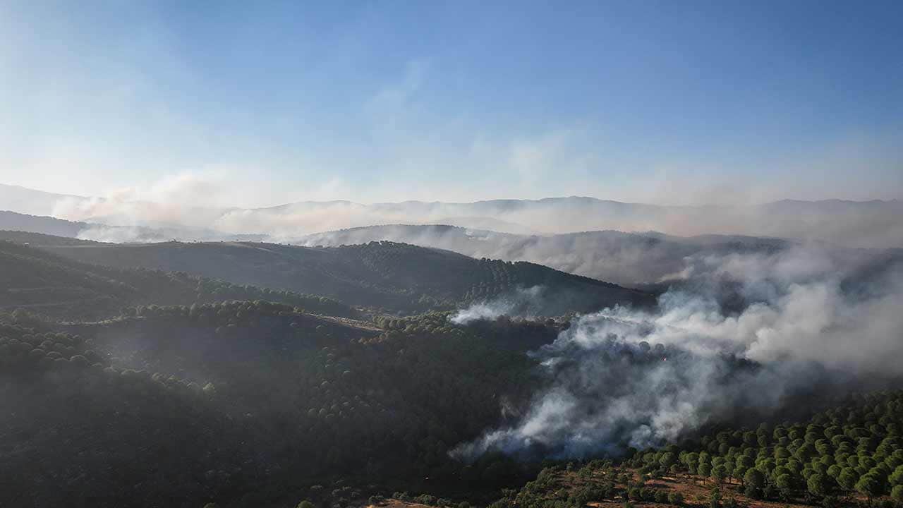 Foto - Havadan ve karadan müdahale sürüyor: Balıkesir'de yangın seferberliği