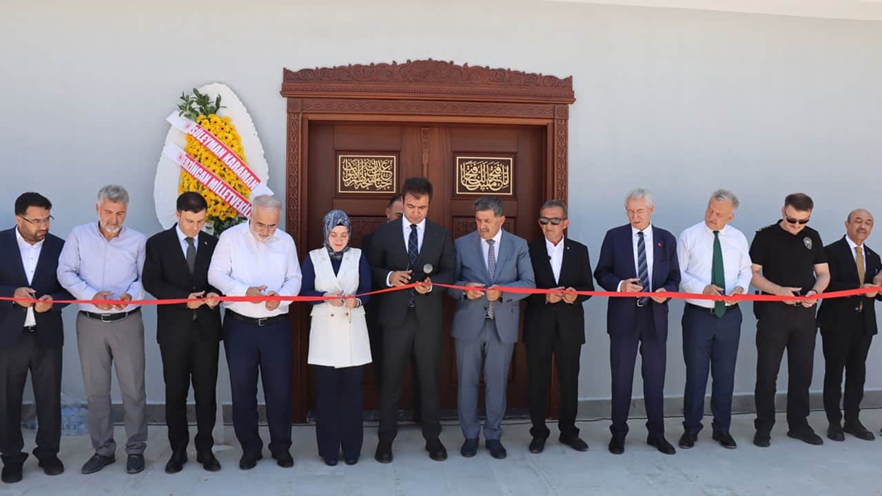 Foto - Hayırsever işadamının babası adına yaptırdığı cami cuma namazıyla ibadete açıldı