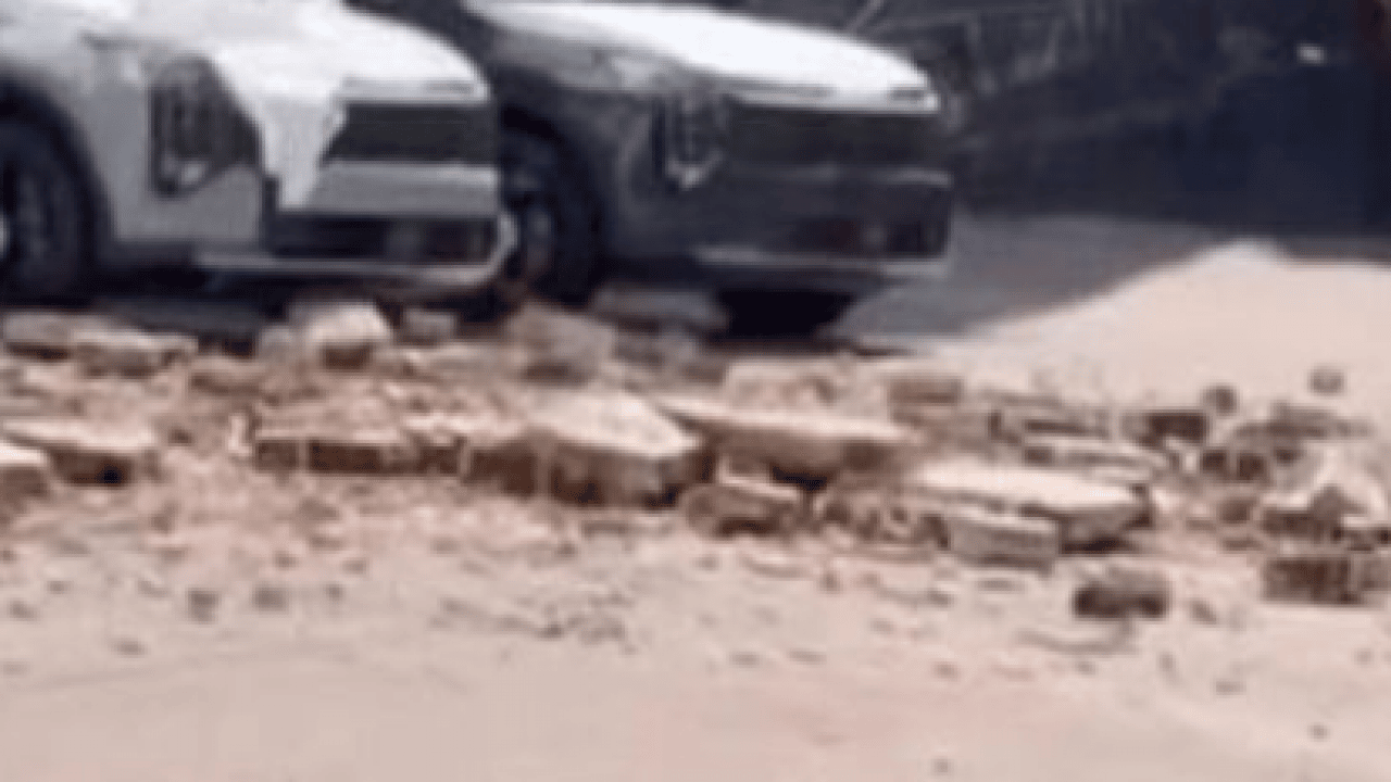 Foto - Her şey bir anda oldu: 12 sıfır araçta 30 milyon liralık hasar!