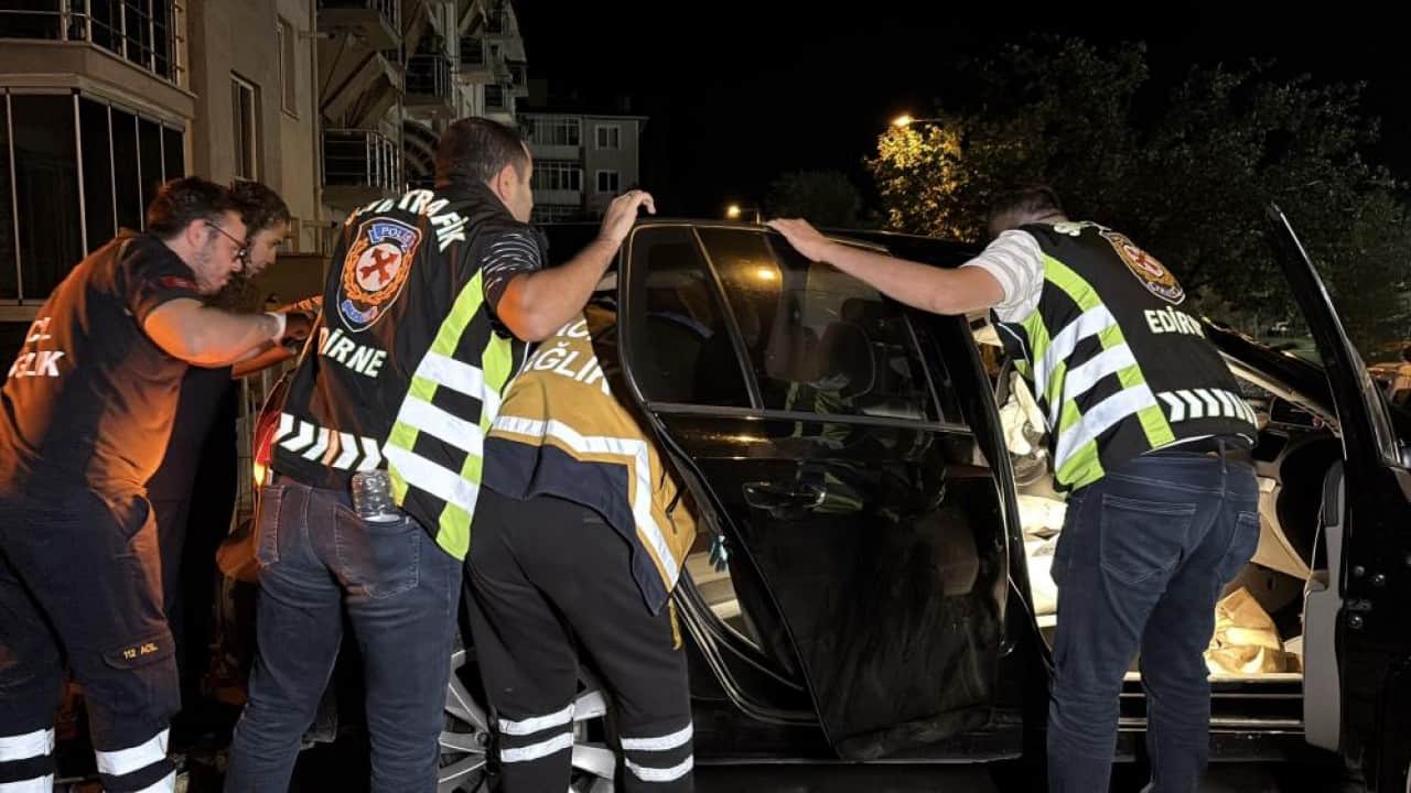 Foto - Her yeri didik didik ettiler Trafik kazasında kopan parmağı saatlerce aradılar