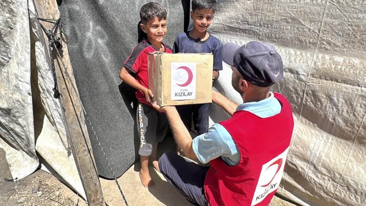 Foto - Hijyen kiti ve temiz içme suyu Kızılay’dan Gazze’ye 7/24 destek