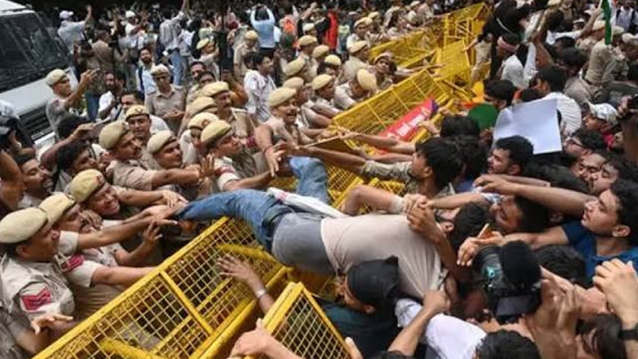 Foto - Hindistan’da ‘Hamam Böceği’ protestosu yayılıyor: Modi resmen geri adım attı.. Böcek protestosu tehdit ediyor