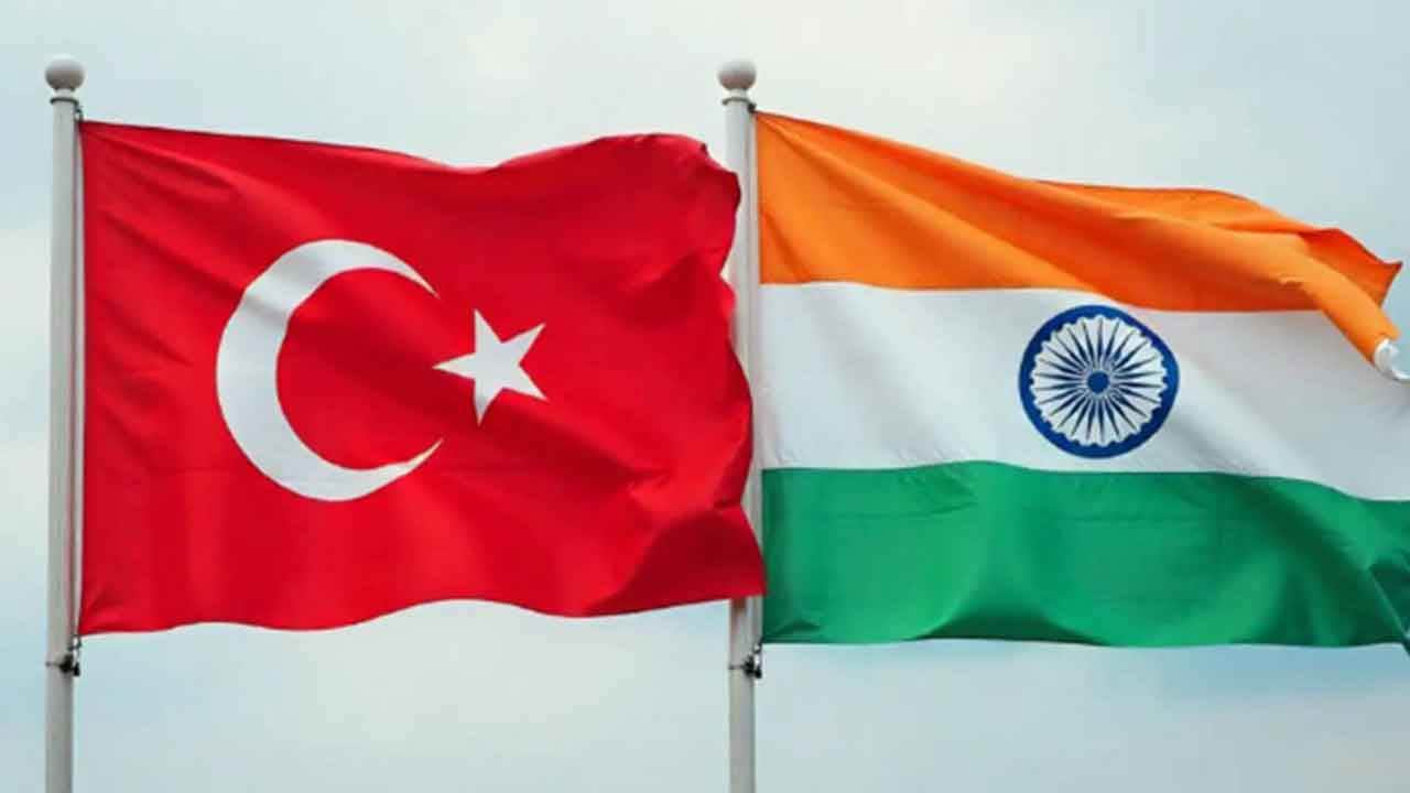 Foto - Hükümet 'Türkiye'ye gitmeyin' dedi: On binlerce kişi uçuşunu ani kararla iptal etti