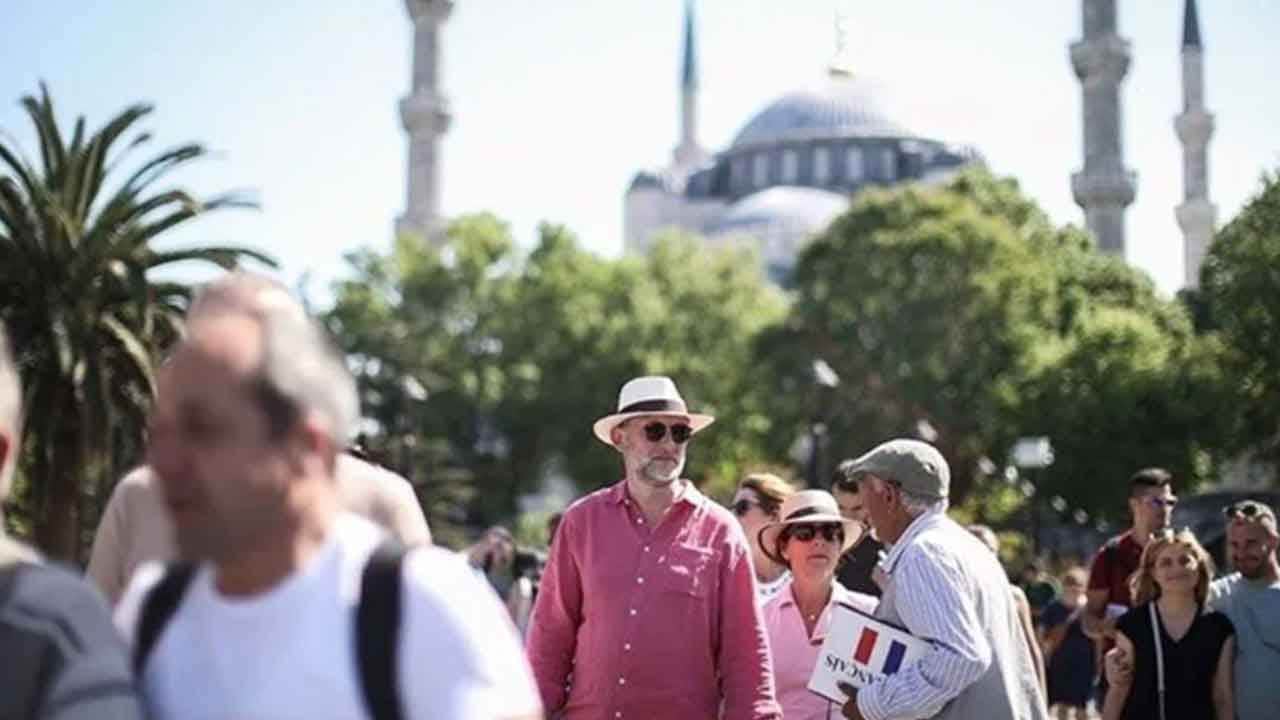 Foto - Hükümet 'Türkiye'ye gitmeyin' dedi: On binlerce kişi uçuşunu ani kararla iptal etti