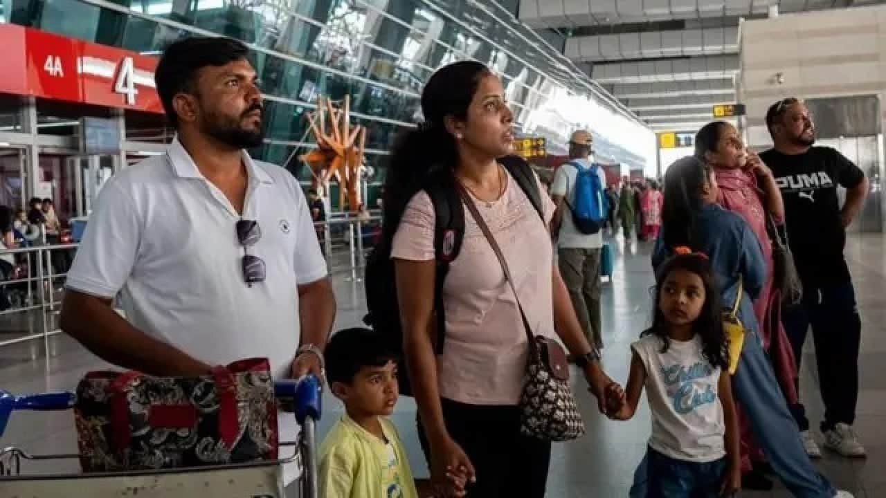 Foto - Hükümet 'Türkiye'ye gitmeyin' dedi: On binlerce kişi uçuşunu ani kararla iptal etti