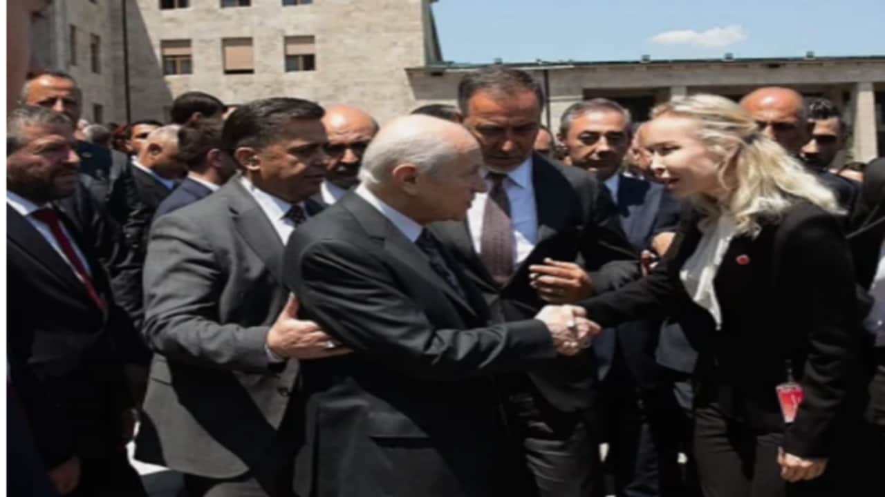 Foto - İbrahim Tatlıses’in eski eşi siyasete atıldı! Yeni partisi herkesi ters köşe yaptı