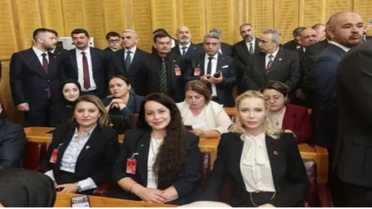 Foto - İbrahim Tatlıses’in eski eşi siyasete atıldı! Yeni partisi herkesi ters köşe yaptı