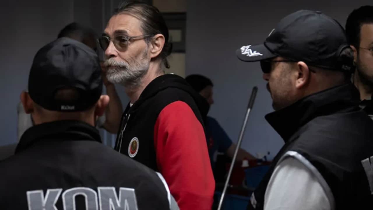Foto - İç edilen milyonları görmeyen YP’li Emir yine şaşırtmadı! Çakma komiserin de avukatlığına soyundu
