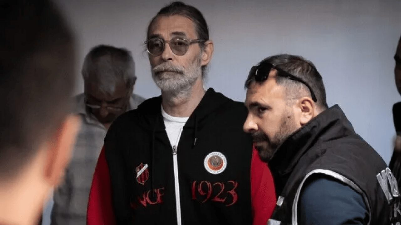 Foto - İç edilen milyonları görmeyen YP’li Emir yine şaşırtmadı! Çakma komiserin de avukatlığına soyundu
