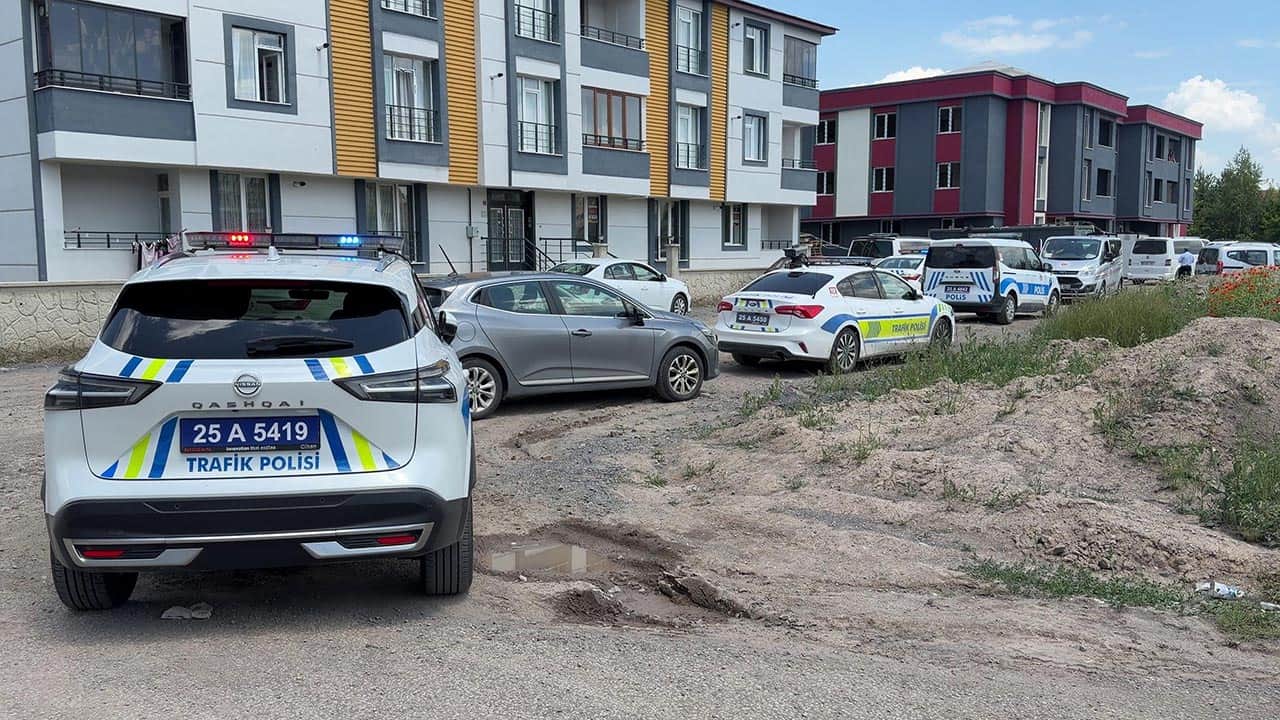 Foto - İcra baskınına işçilerden barikat! Polisin müdahale ettiği o anlarda ortalık savaş alanına döndü