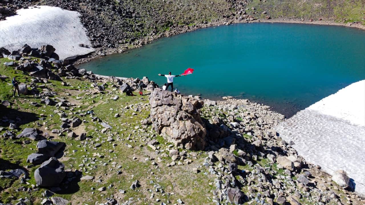 Foto - Iğdır 40 derece ile kavruluyor! Ağrı Dağı'nda ise bahar hüküm sürüyor
