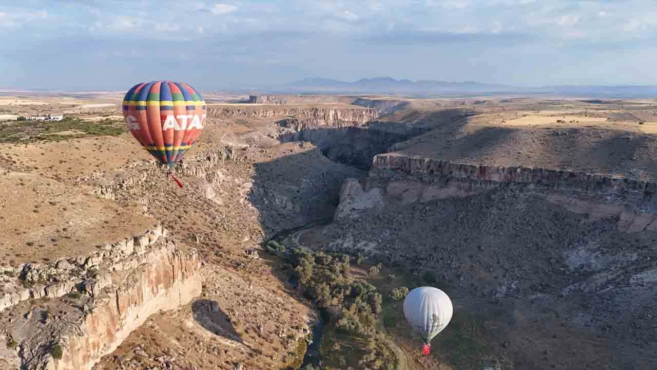 Ihlara Vadisi turistlerin gözdesi… Hava balonuyla gün doğumunu izlemek mest ediyor