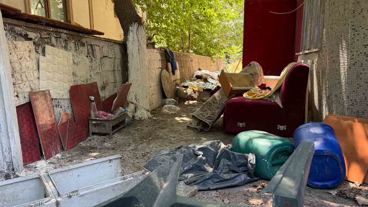 Foto - İlçe sakinleri isyanda! Bu binadan pislik akıyor