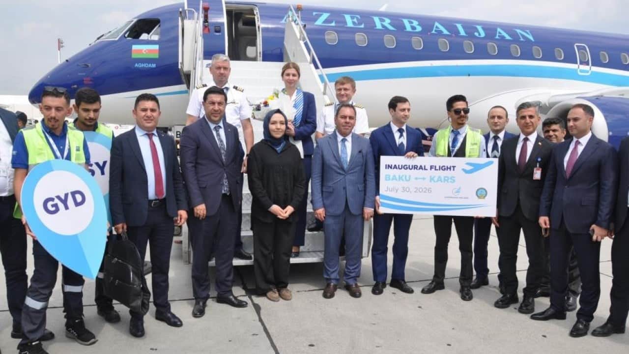 Foto - İlk yolcu uçağı törenle karşılandı Bakü Kars uçak seferleri başladı
