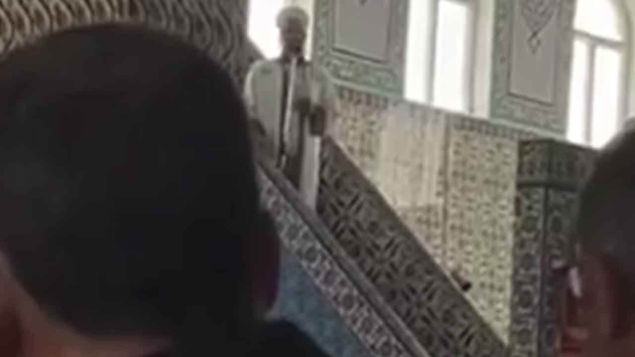 Foto - İmam Cuma namazında çileden çıktı: Böyle devam ederseniz elhamdülillah deyip ineceğim