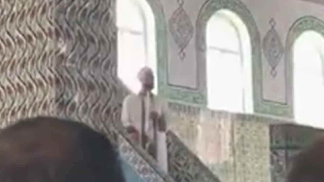 Foto - İmam Cuma namazında çileden çıktı: Böyle devam ederseniz elhamdülillah deyip ineceğim