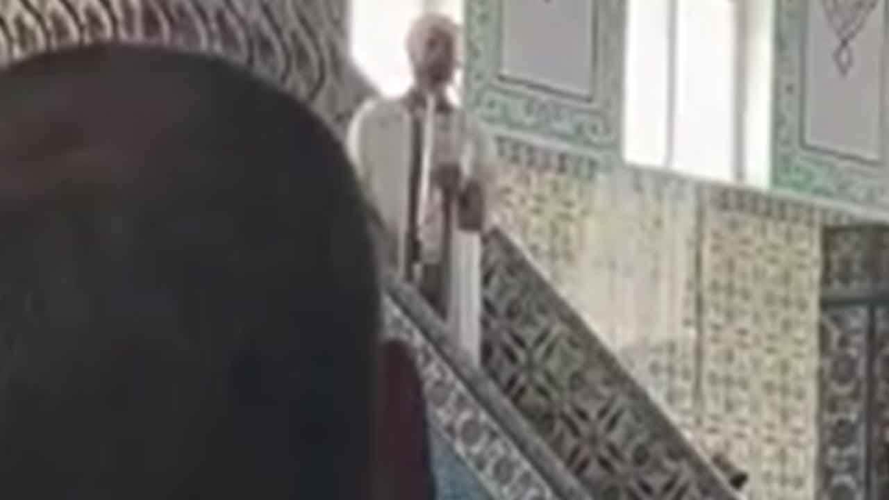Foto - İmam Cuma namazında çileden çıktı: Böyle devam ederseniz elhamdülillah deyip ineceğim