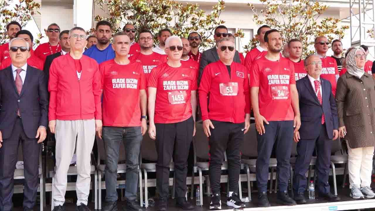 Foto - 'İrade Bizim, Zafer Bizim': Hafıza Müzesi’ne hafıza tazeleme yürüyüşü