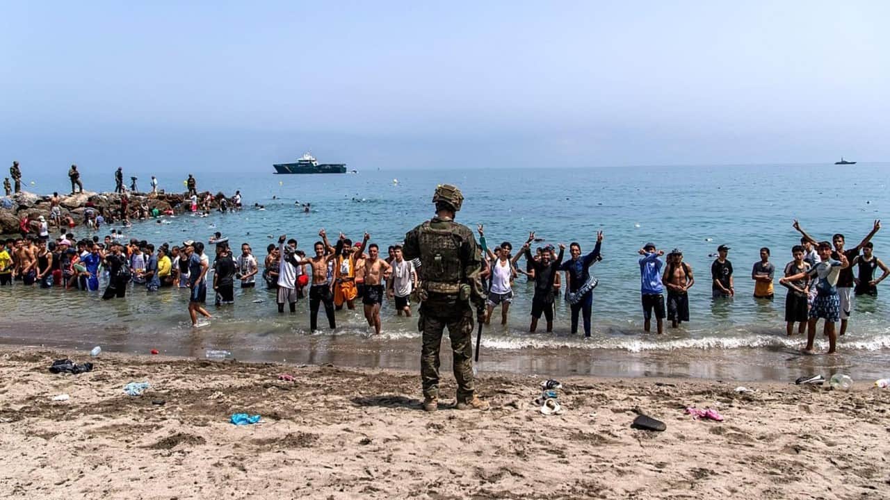 Foto - İspanya ile İtalya arasında sınır kontrolü gerilimi