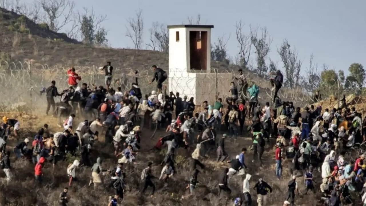 Foto - İspanya ile İtalya arasında sınır kontrolü gerilimi